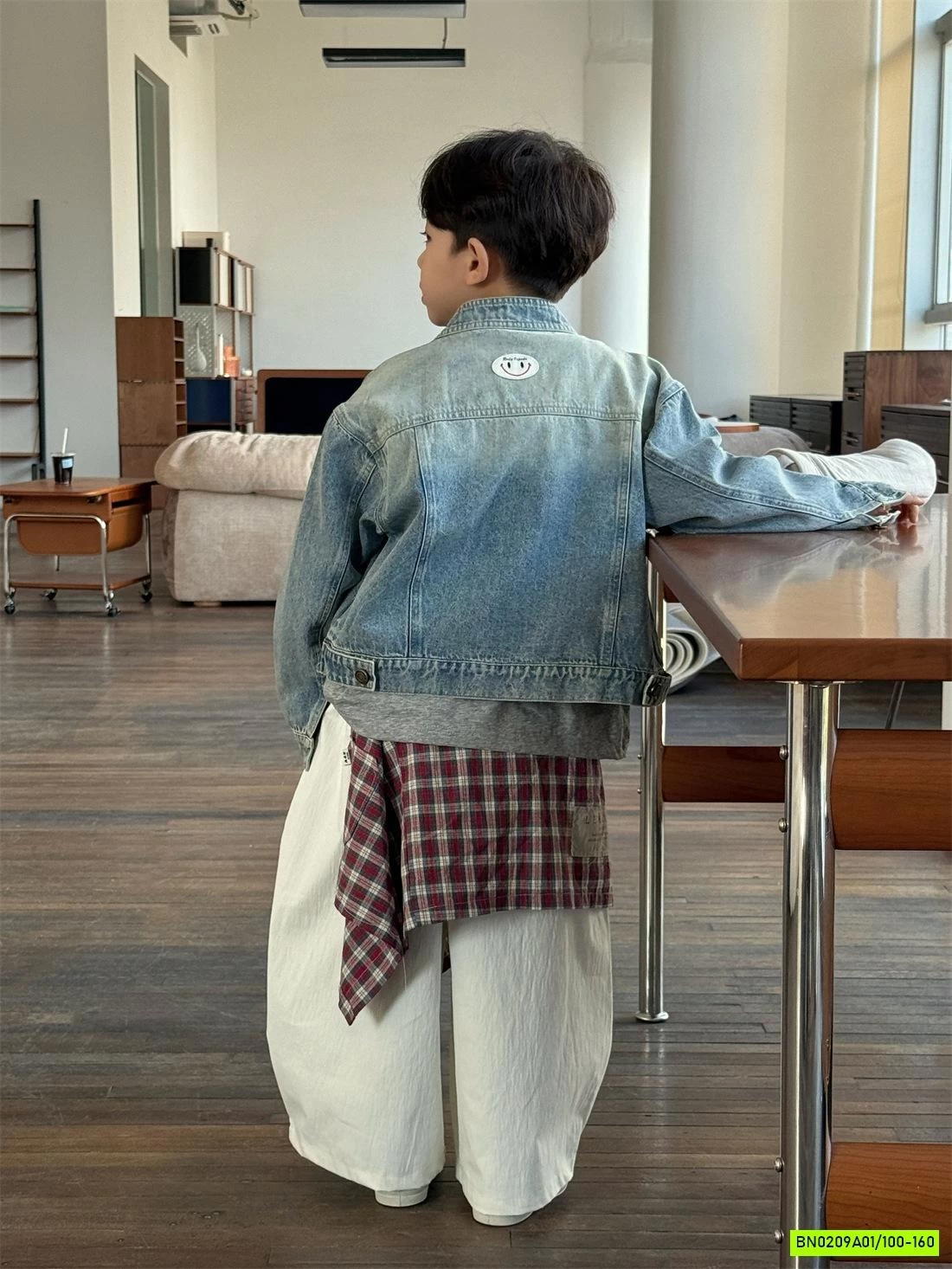 KHOÁC JEANS CỔ TRỤ DÁNG CROPTOP