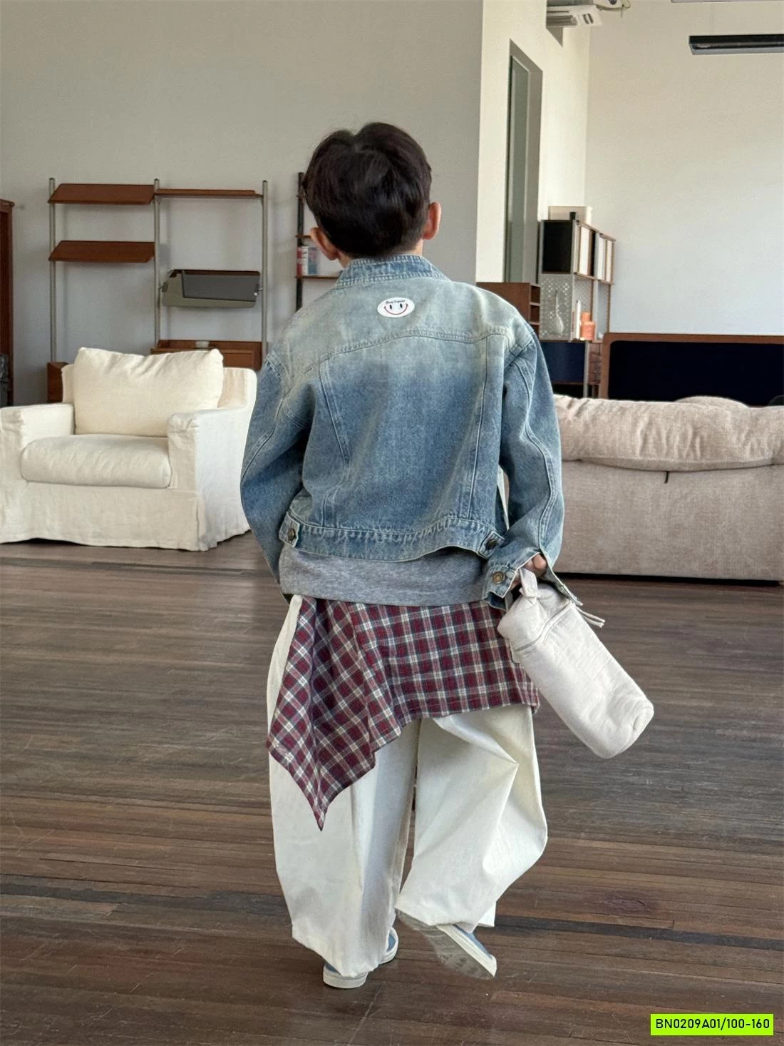 KHOÁC JEANS CỔ TRỤ DÁNG CROPTOP