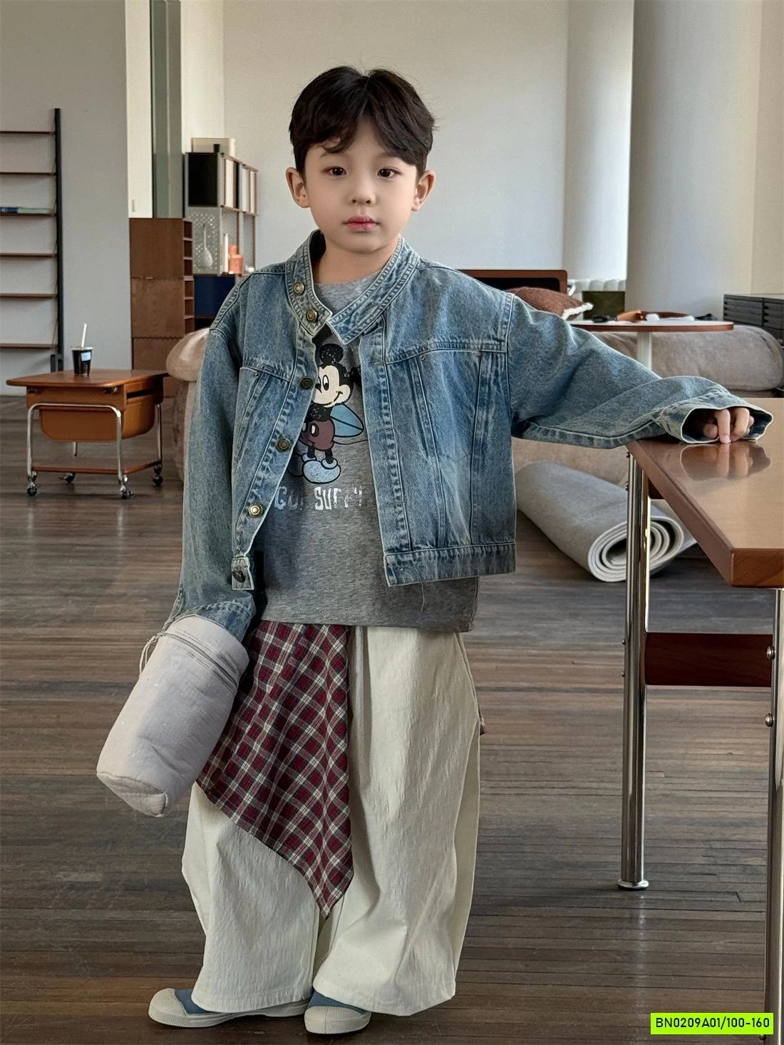 KHOÁC JEANS CỔ TRỤ DÁNG CROPTOP