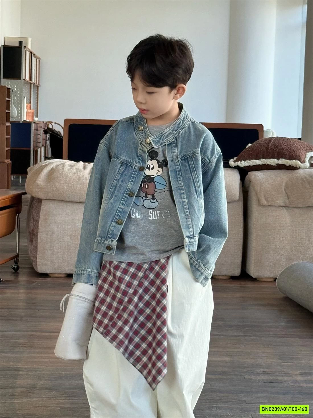 KHOÁC JEANS CỔ TRỤ DÁNG CROPTOP