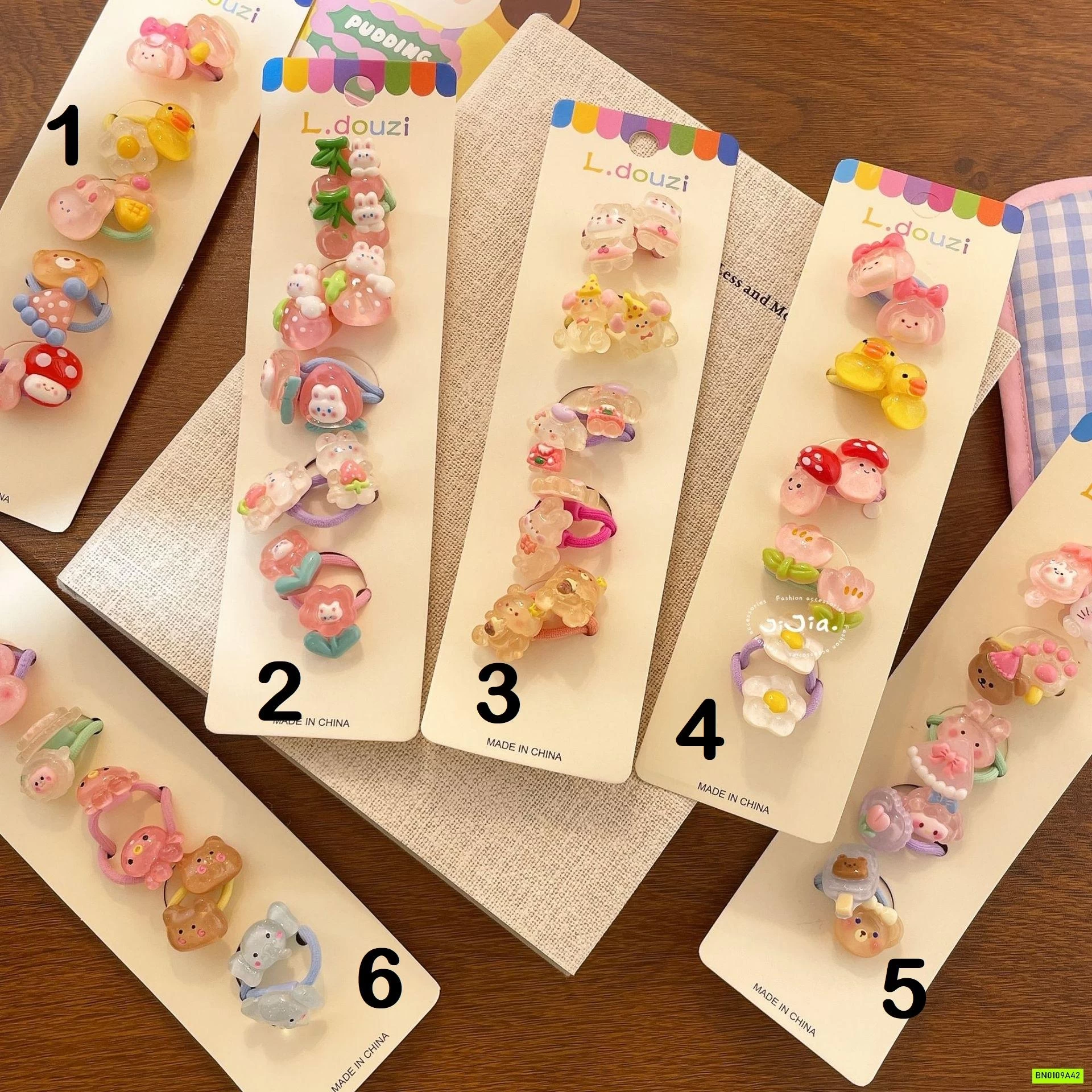 BÌA 5 SÉT BUỘC TÓC THÚ CƯNG DỄ THƯƠNG