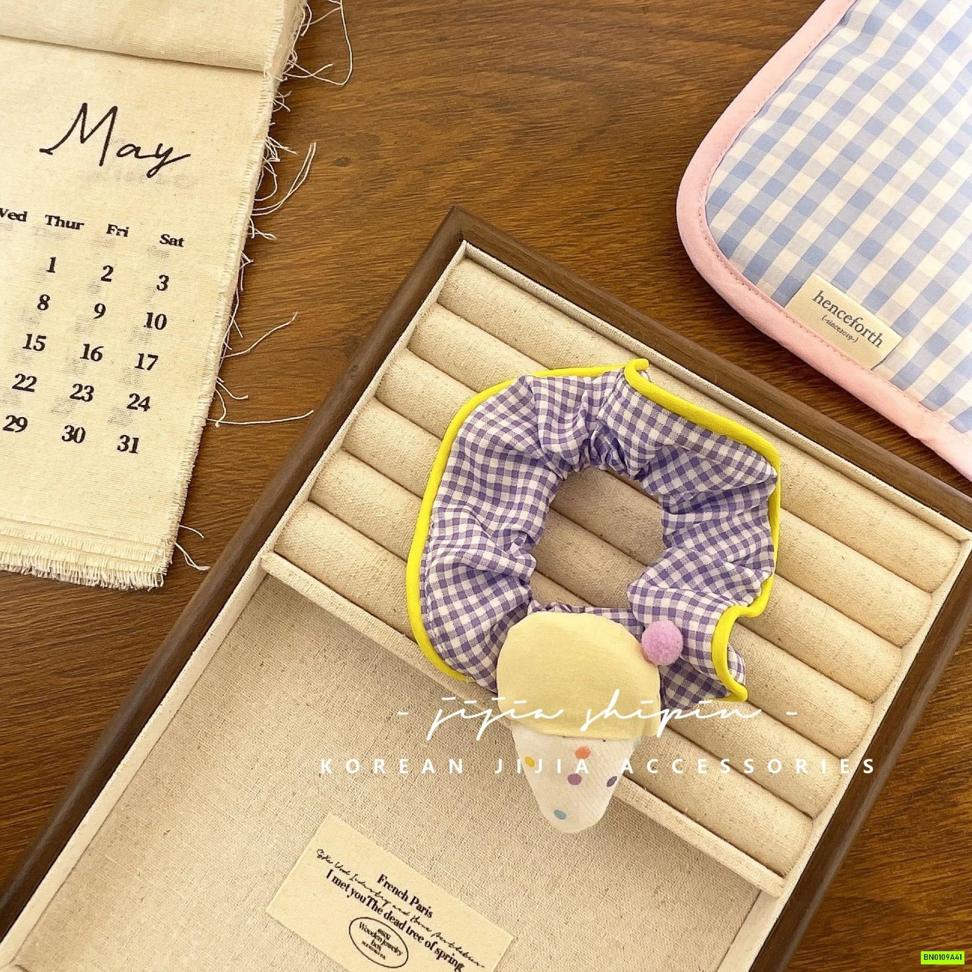 BUỘC TÓC CARO GẮN THÚ BÔNG ĐÁNG YÊU