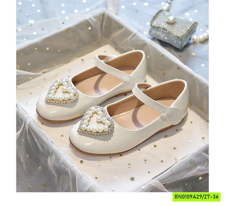 GIÀY BÚP BÊ GẮN TRÁI TIM NGỌC