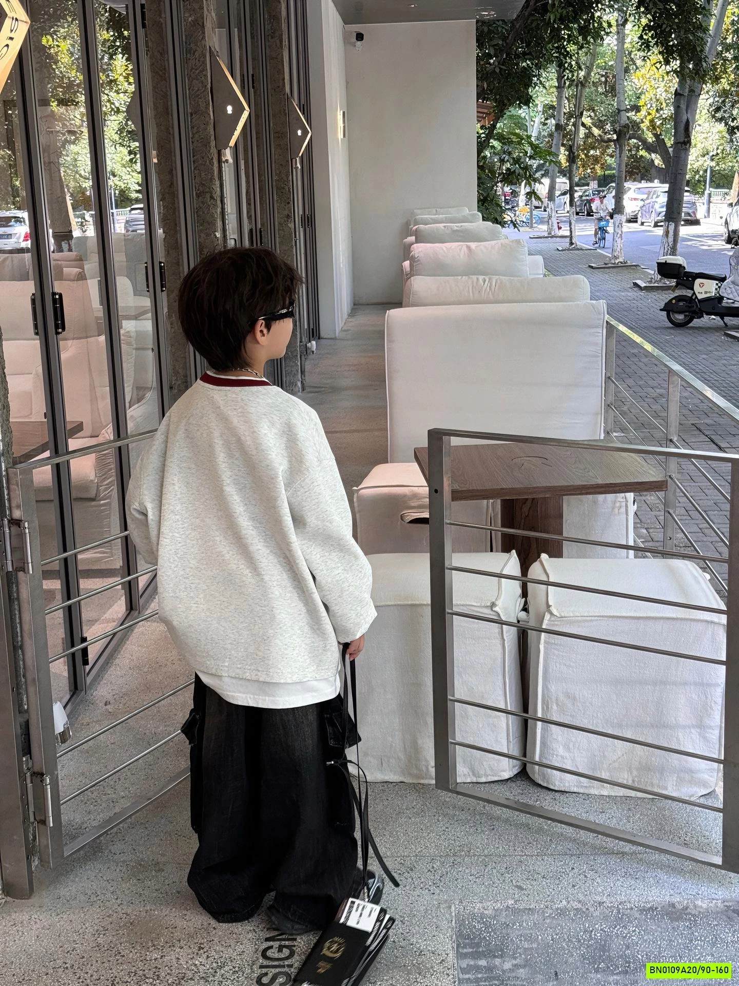 ÁO THUN XÁM PHỐI ĐỎ NỔI BẬT