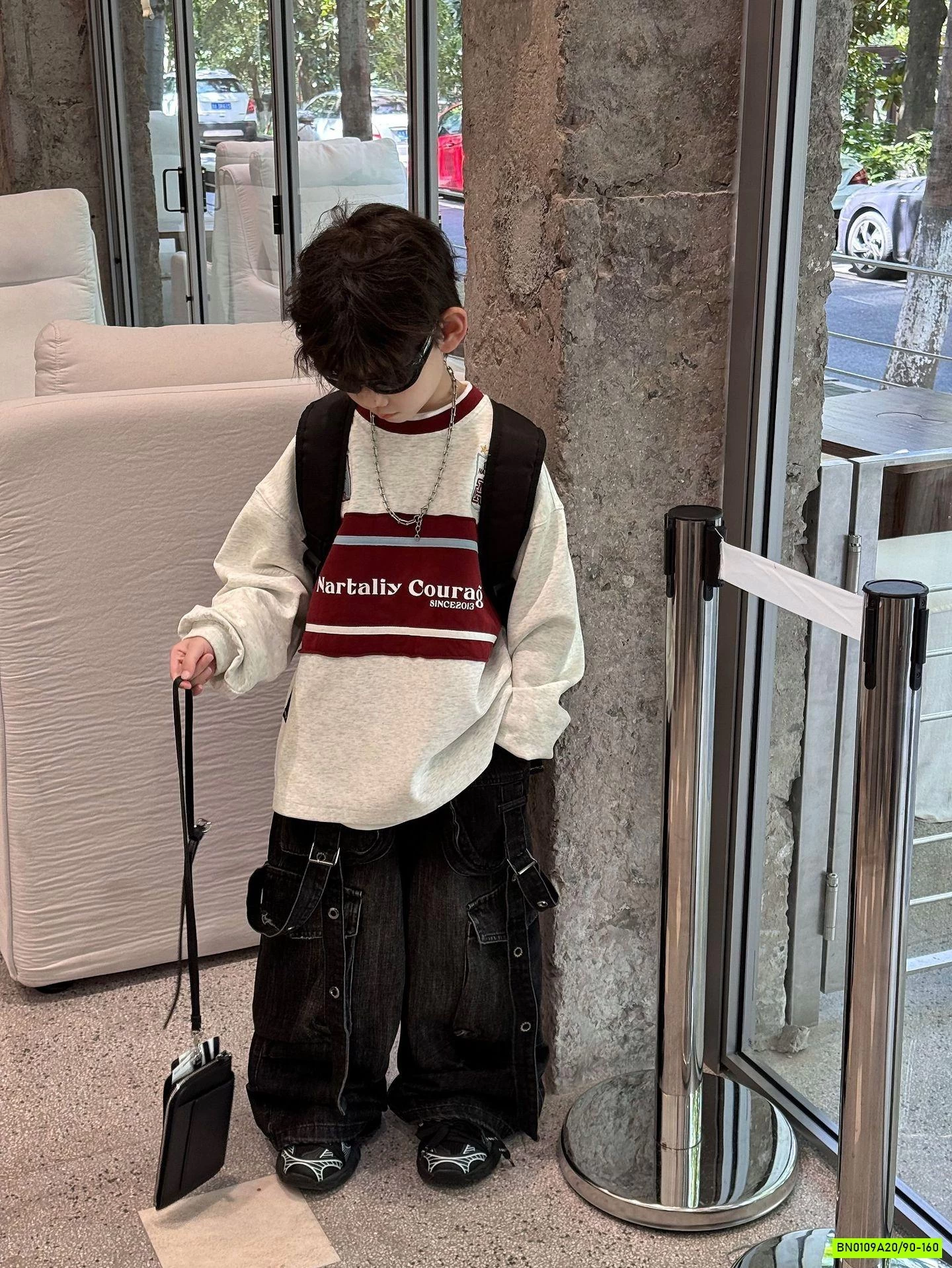 ÁO THUN XÁM PHỐI ĐỎ NỔI BẬT