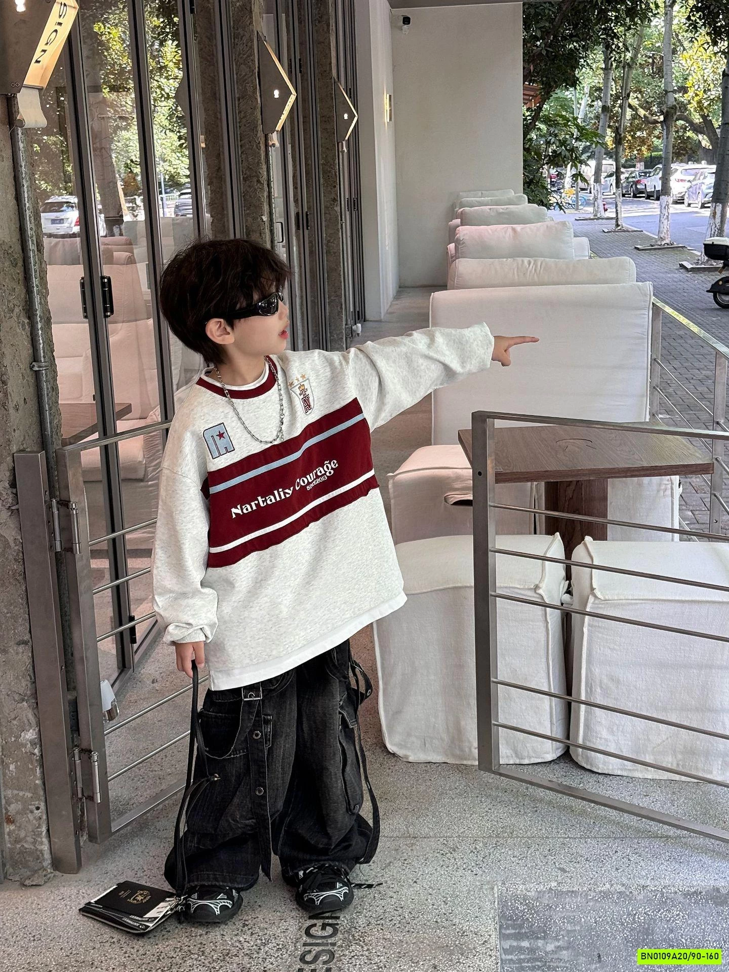 ÁO THUN XÁM PHỐI ĐỎ NỔI BẬT