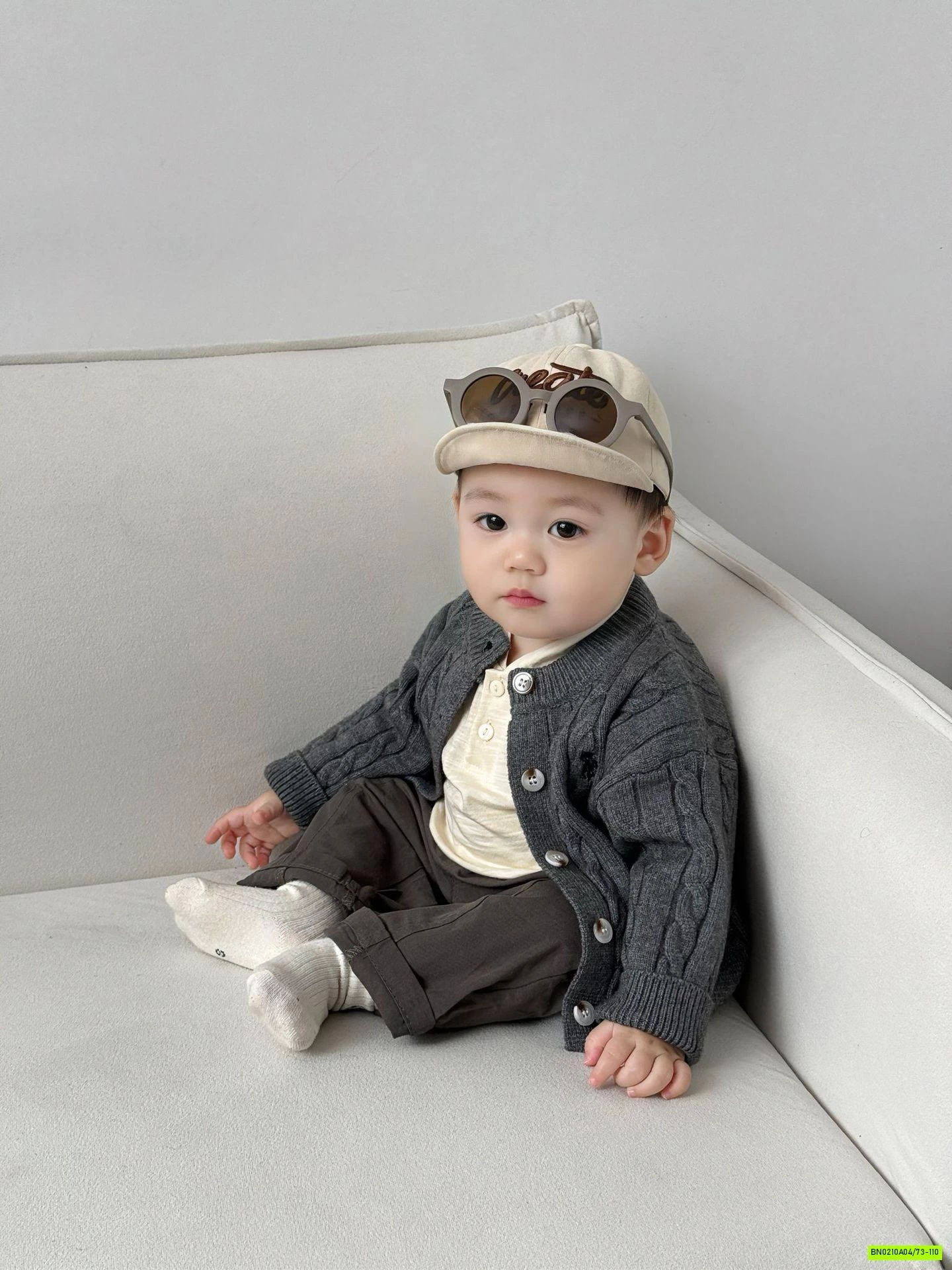 KHOÁC LEN VẶN THỪNG THÊU LOGO