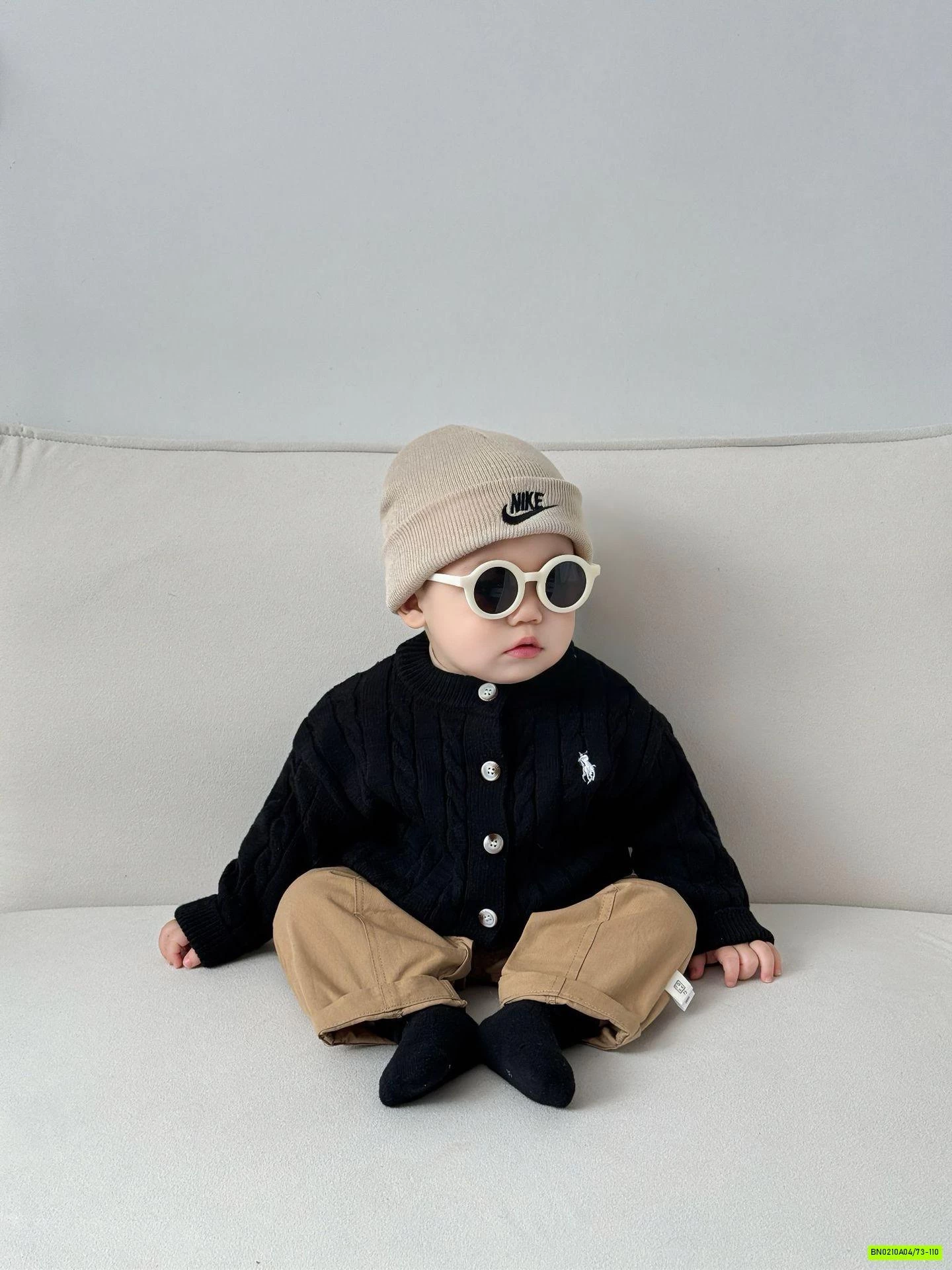 KHOÁC LEN VẶN THỪNG THÊU LOGO