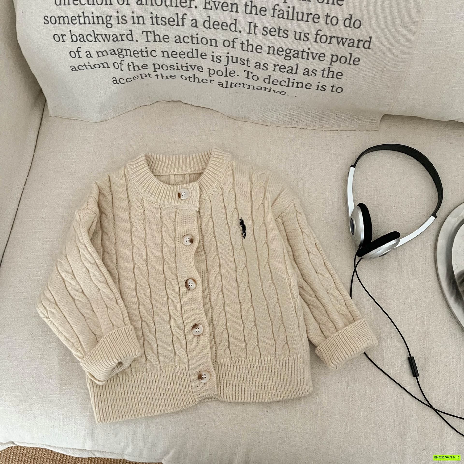 KHOÁC LEN VẶN THỪNG THÊU LOGO