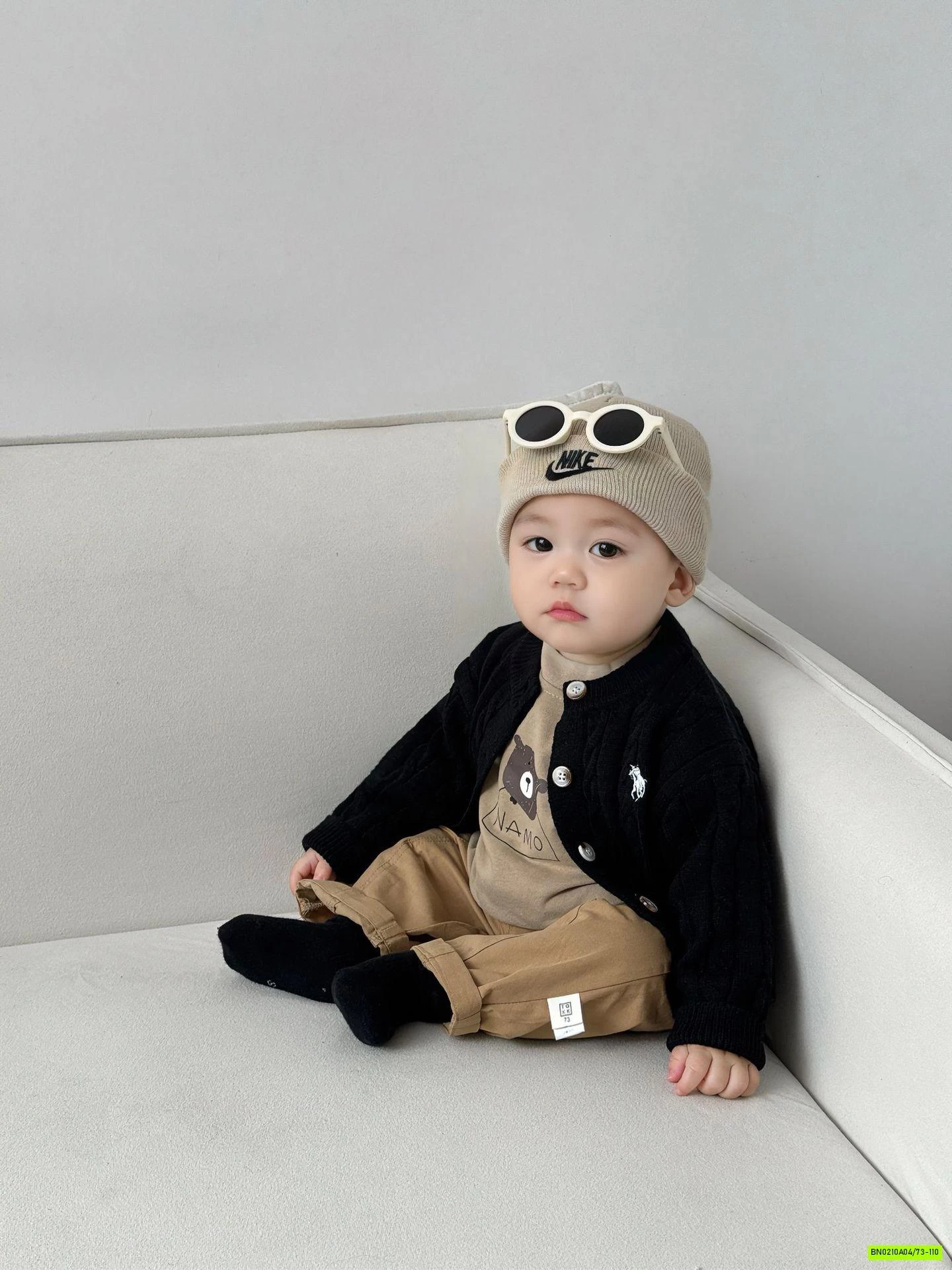 KHOÁC LEN VẶN THỪNG THÊU LOGO