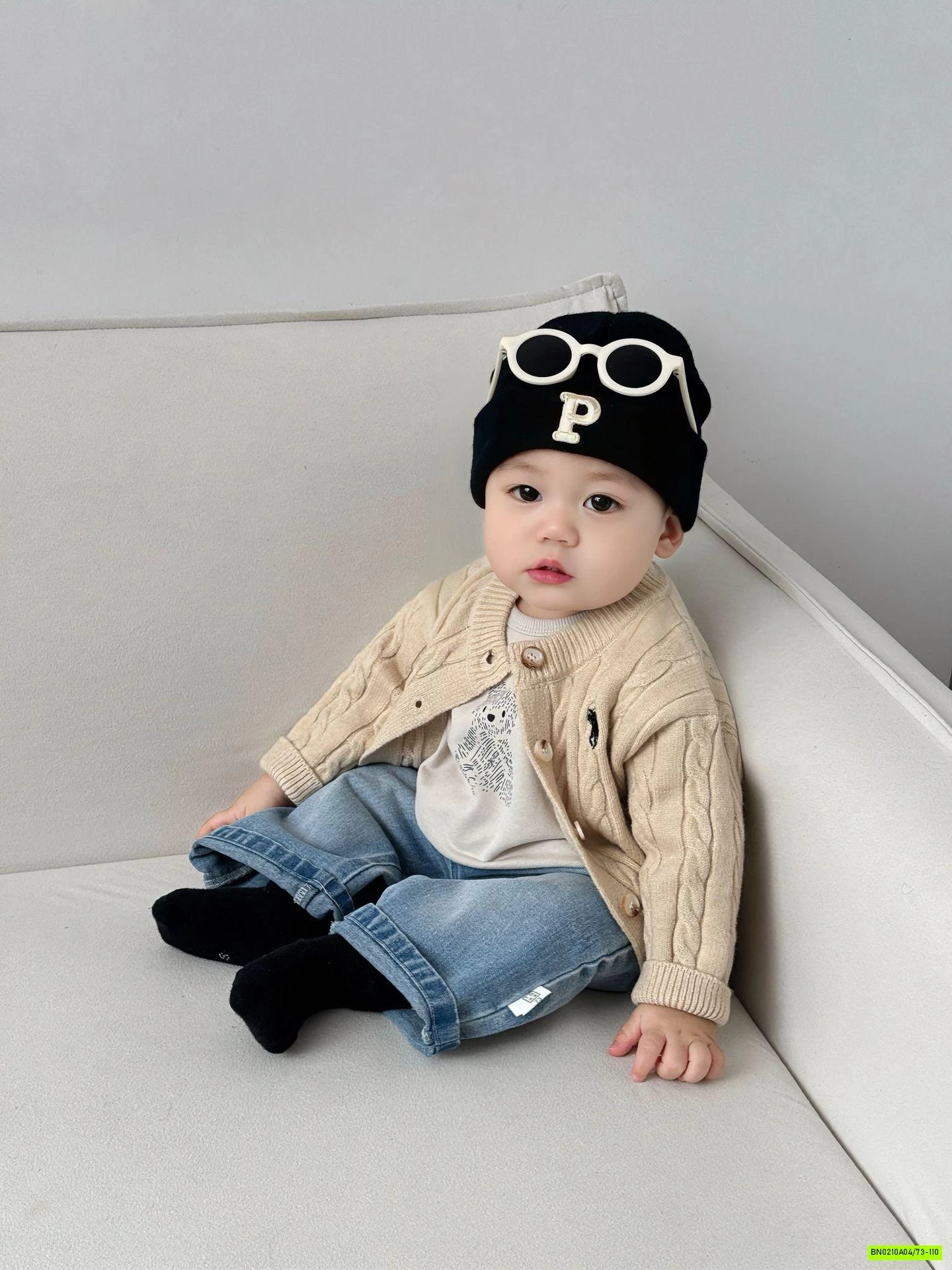 KHOÁC LEN VẶN THỪNG THÊU LOGO