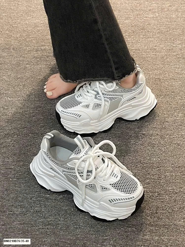 GIÀY THỂ THAO ĐẾ CAO THOÁNG KHÍ