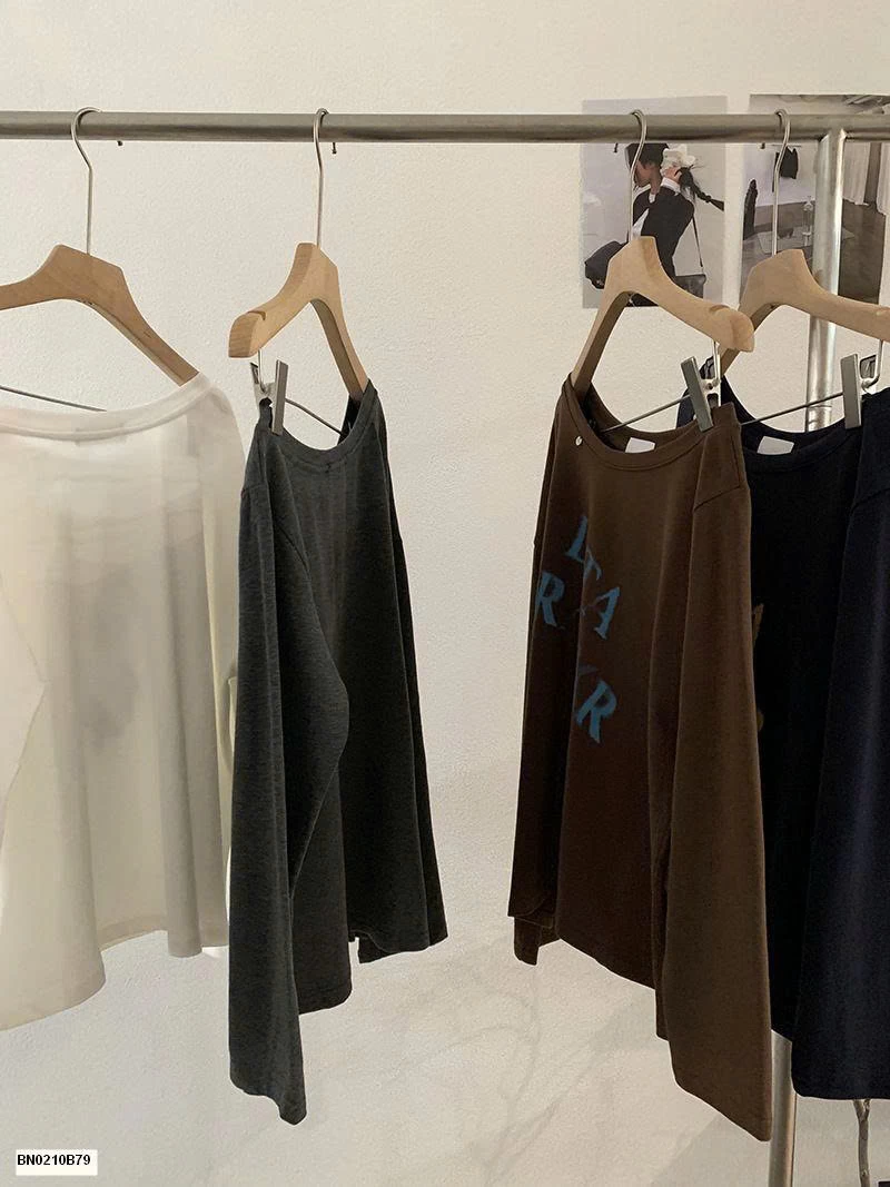 ÁO THUN DÀI TAY LỆCH VAI IN CHỮ CHO NỮ