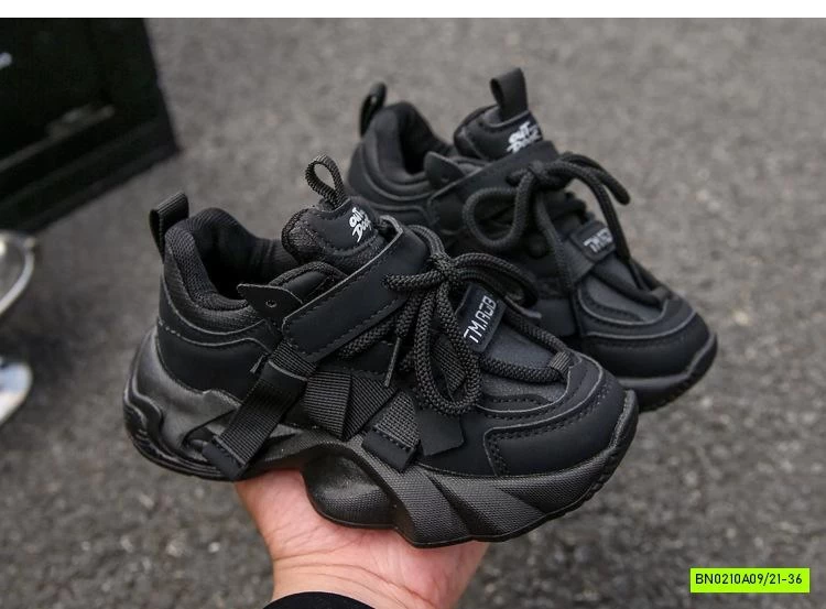 GIÀY THỂ THAO CÁ TÍNH