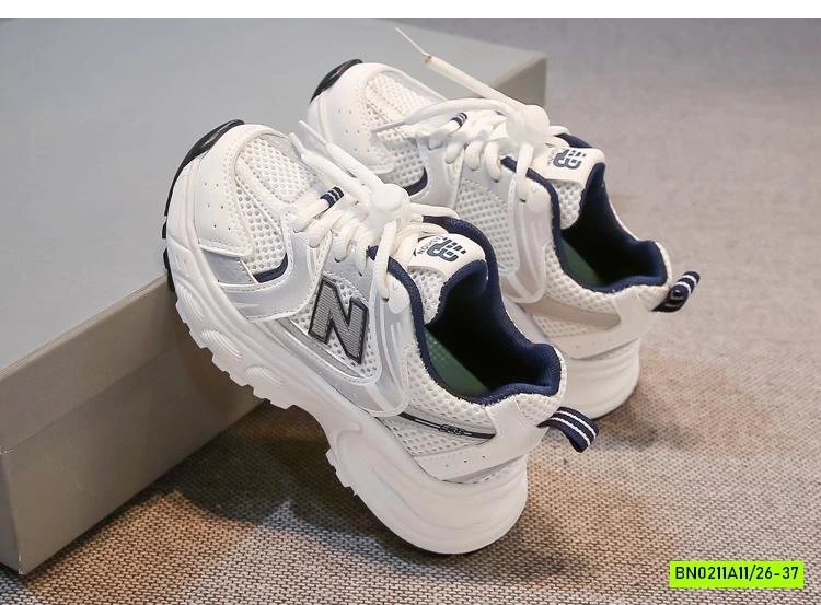 GIÀY THỂ THAO CHỮ N