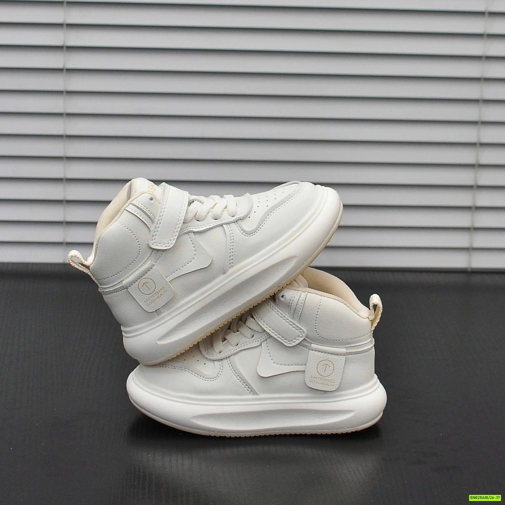 GIÀY THỂ THAO CAO CỔ