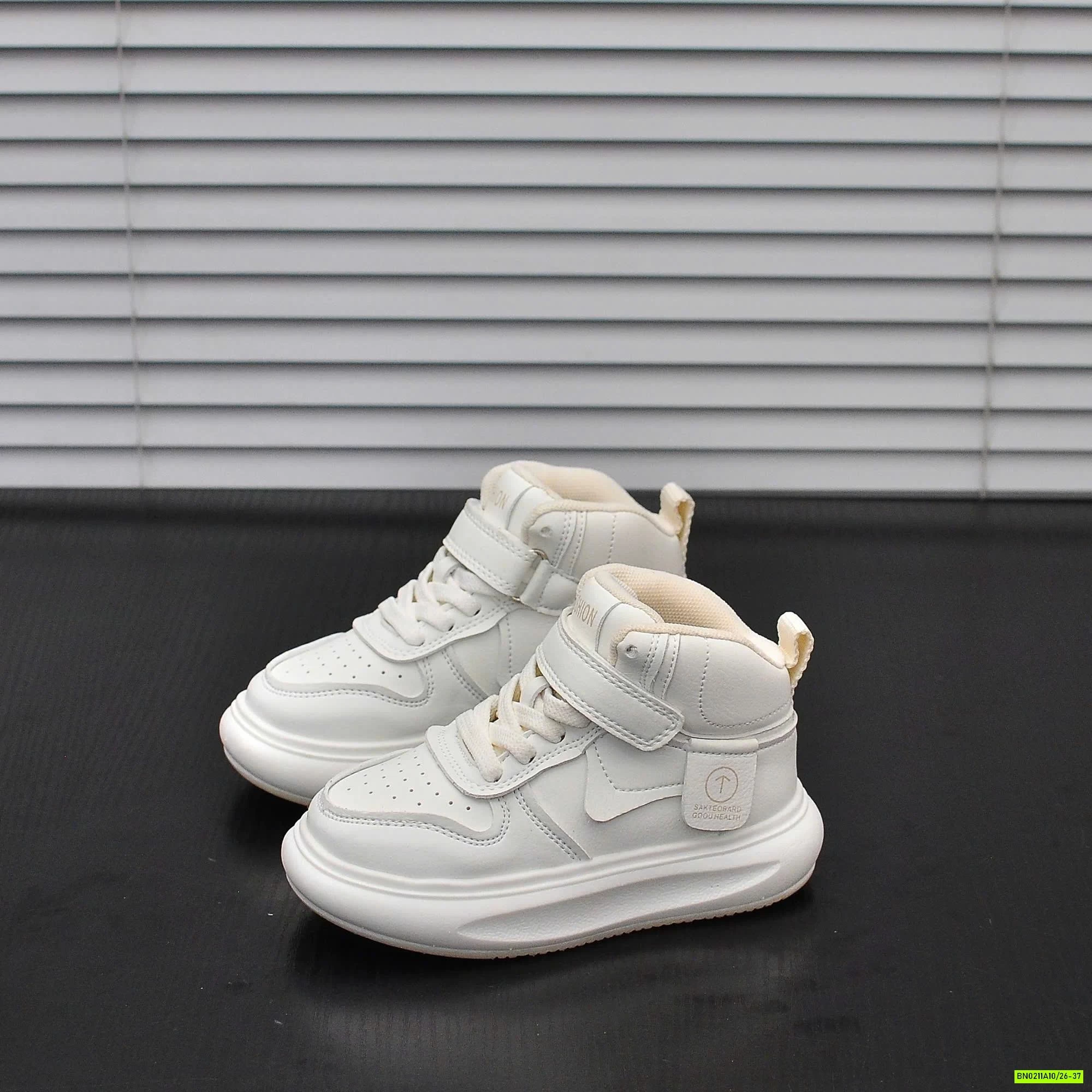 GIÀY THỂ THAO CAO CỔ