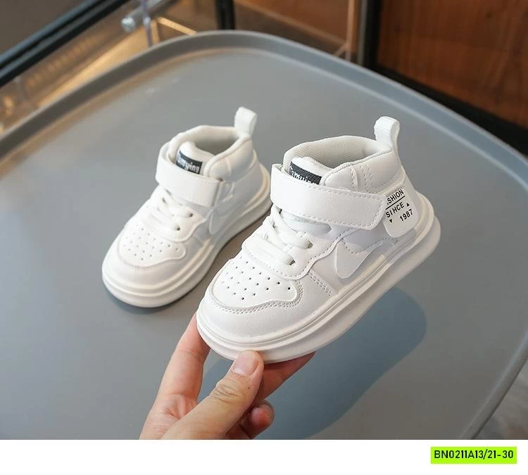 GIÀY THỂ THAO QUAI DÁN QUỐC DÂN