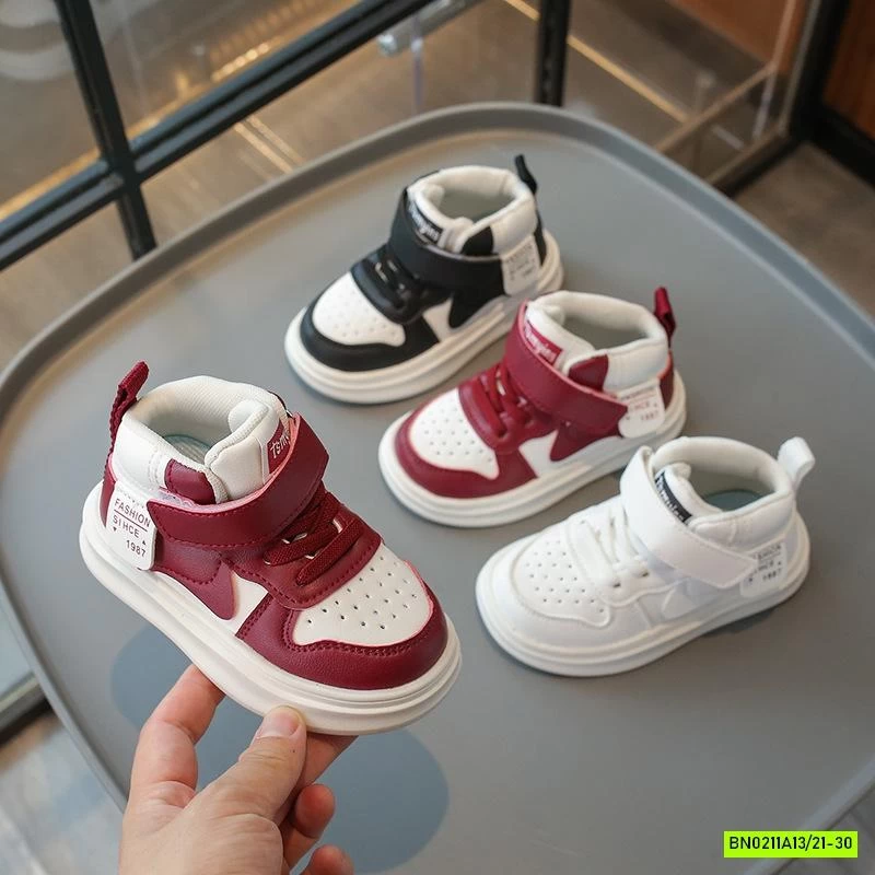 GIÀY THỂ THAO QUAI DÁN QUỐC DÂN