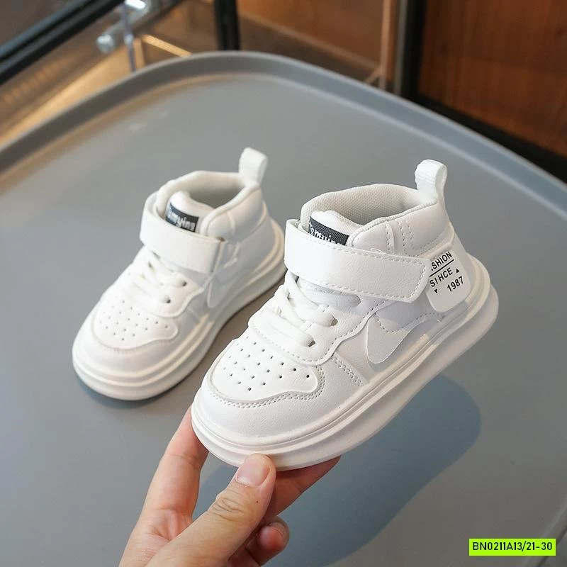 GIÀY THỂ THAO QUAI DÁN QUỐC DÂN