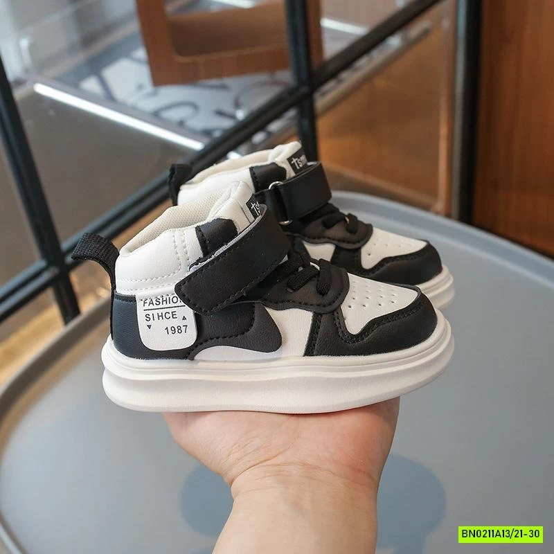 GIÀY THỂ THAO QUAI DÁN QUỐC DÂN