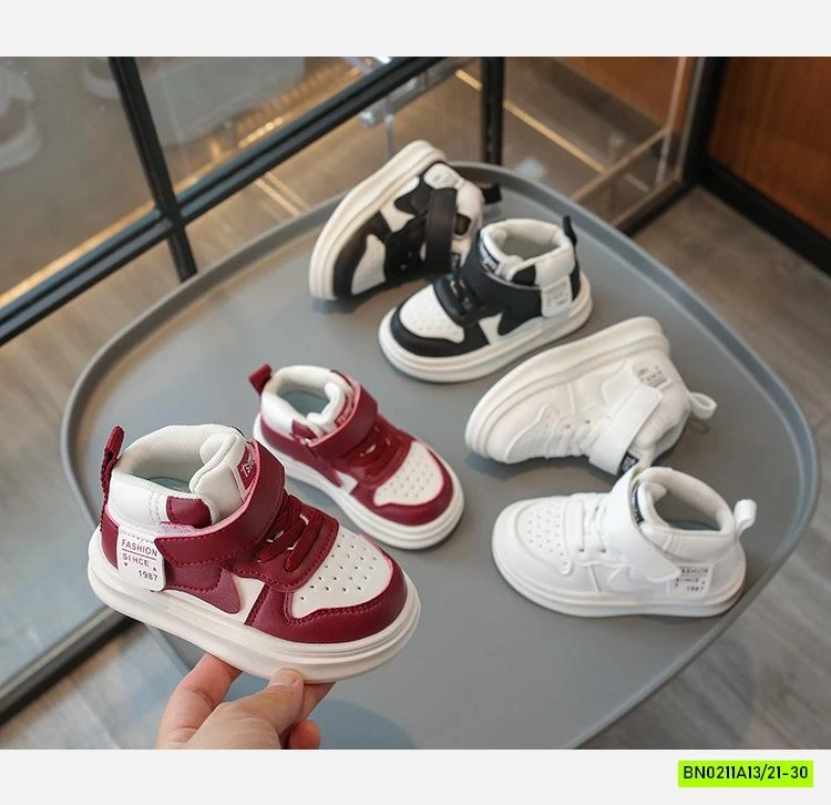 GIÀY THỂ THAO QUAI DÁN QUỐC DÂN