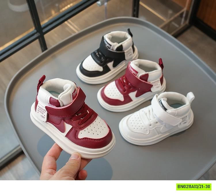 GIÀY THỂ THAO QUAI DÁN QUỐC DÂN