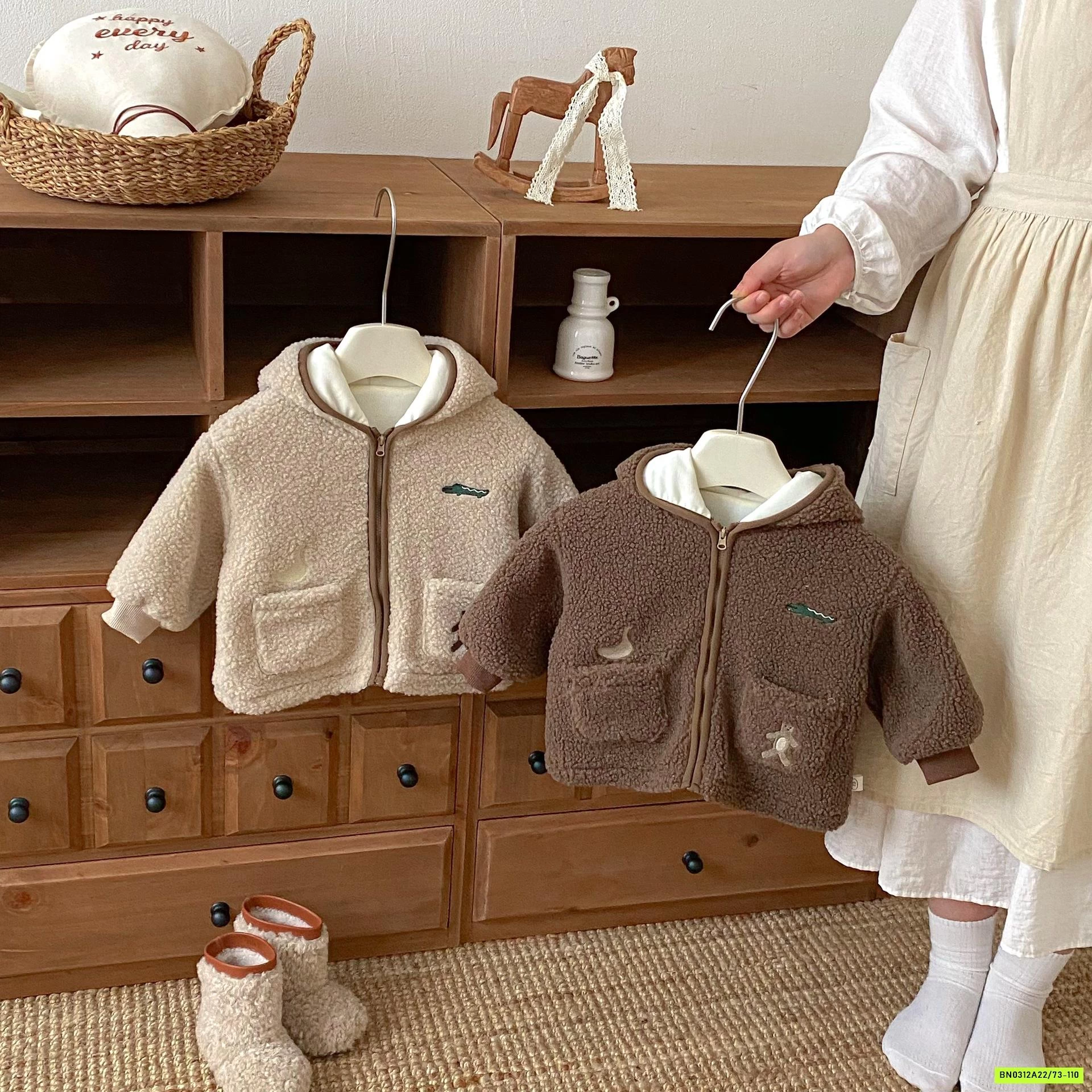 KHOÁC LÔNG CỪU LÓT NHUNG MŨ NHỌN