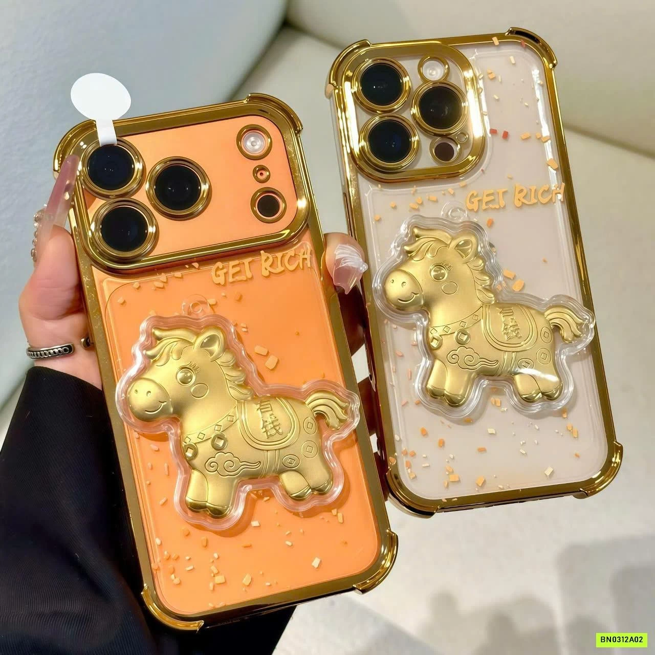 ỐP IPHONE NGỰA VÀNG