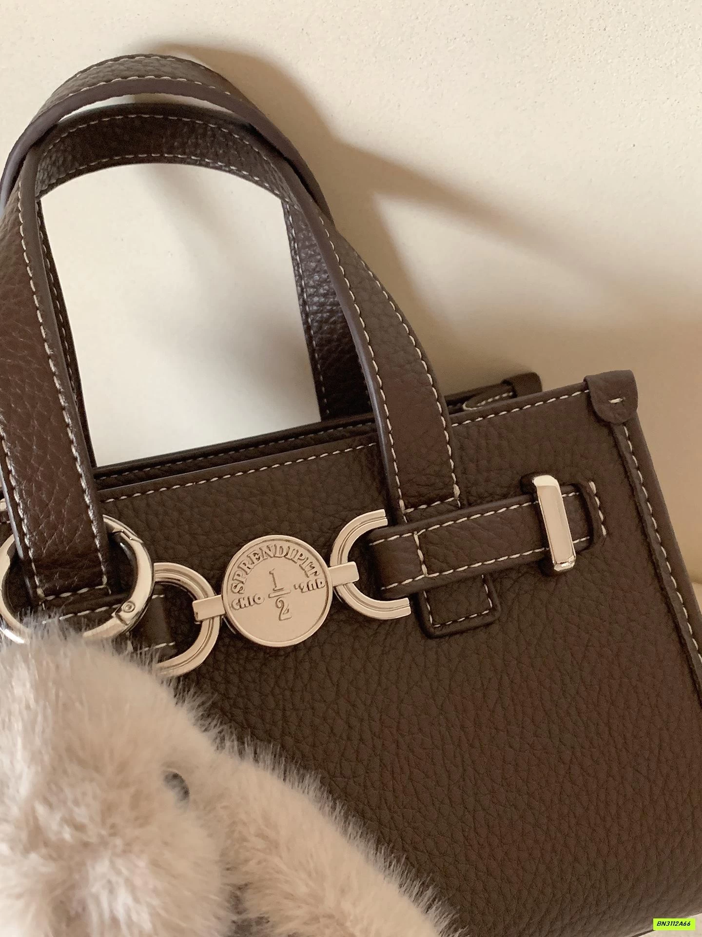 TÚI XÁCH VUÔNG CHIO2ND