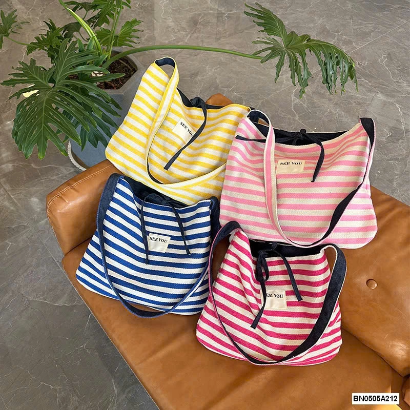 TÚI ĐEO CHÉO DENIM THÊU CHỮ