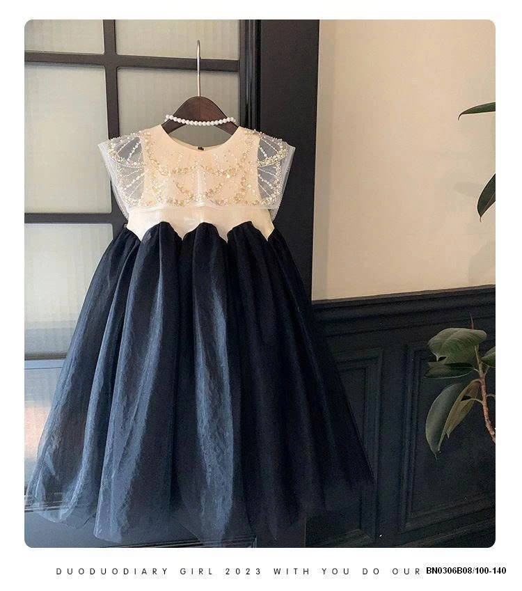 ĐẦM VOAN TIỂU THƯ CỔ VUÔNG