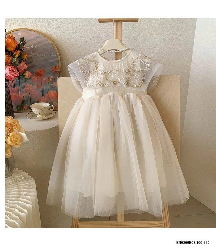 ĐẦM VOAN TIỂU THƯ CỔ VUÔNG