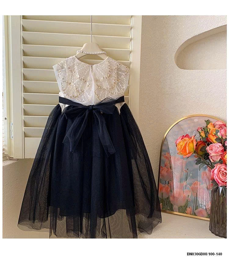 ĐẦM VOAN TIỂU THƯ CỔ VUÔNG