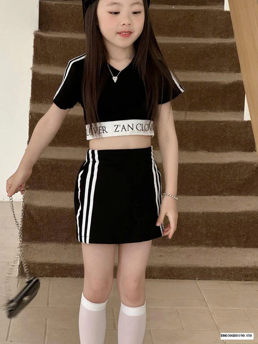 SÉT CROPTOP ĐEN SỌC TRẮNG CÁ TÍNH