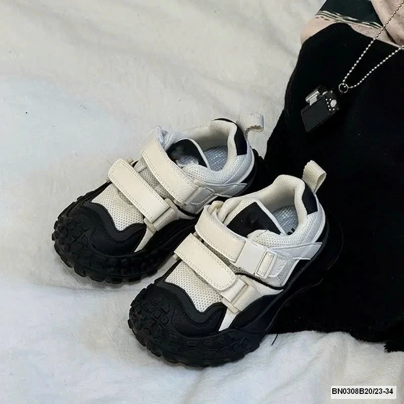 GIÀY QUAI DÁN ĐẾ ĐINH