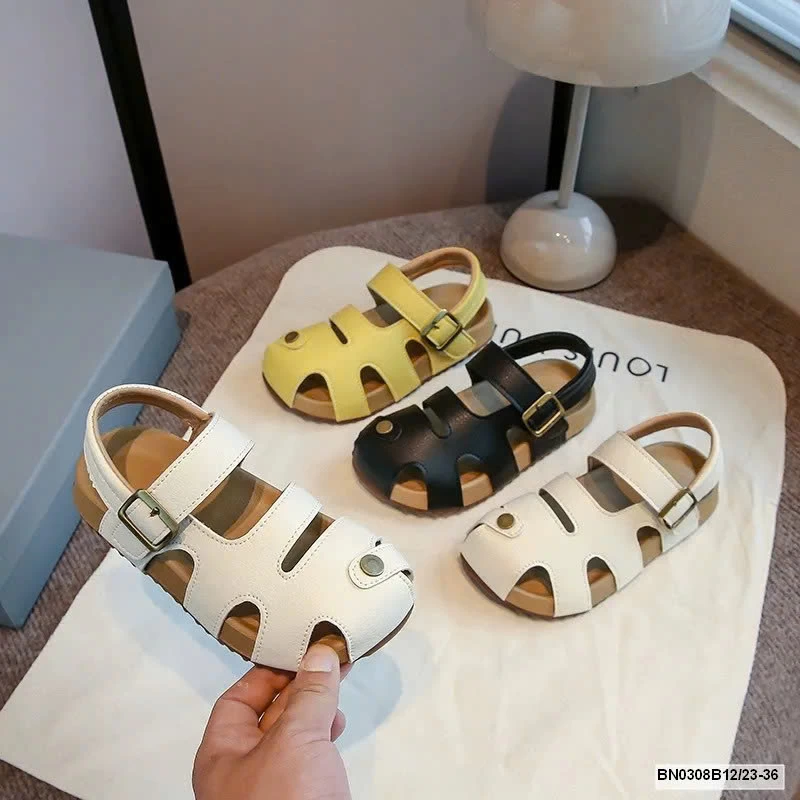 GIÀY THỂ THAO CHỮ MI CHO BÉ