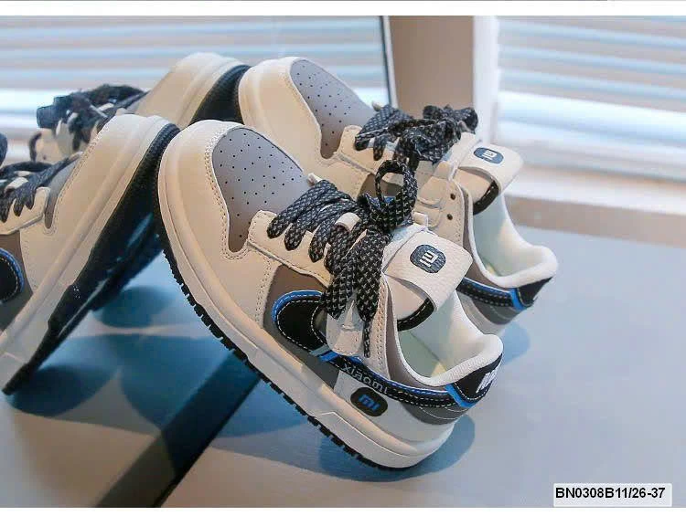 GIÀY THỂ THAO CHỮ MI CHO BÉ