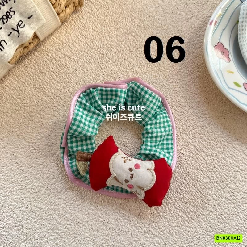 DÂY BUỘC TÓC CARO GẮN BÚP BÊ