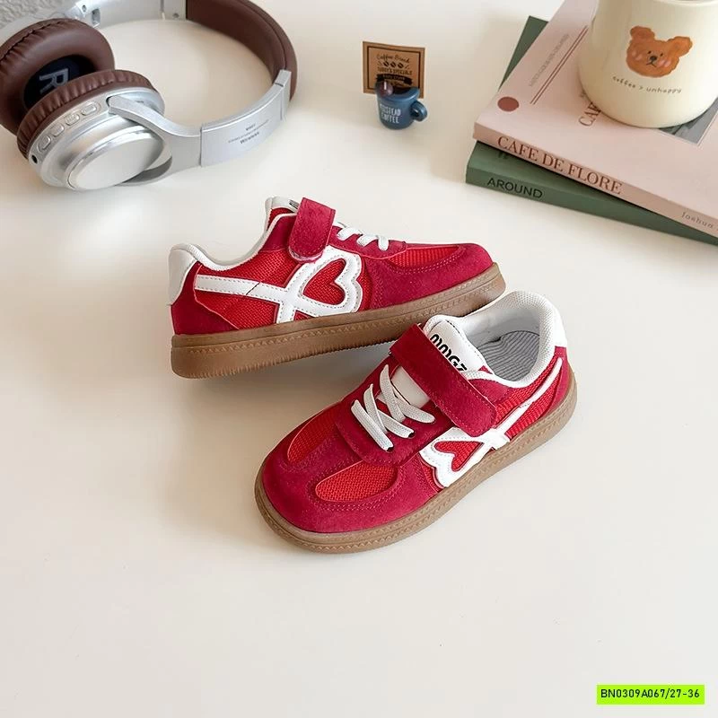 GIÀY THỂ THAO PHỐI LƯỚI VIỀN TRÁI TIM