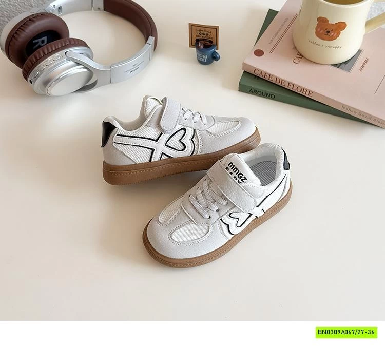 GIÀY THỂ THAO PHỐI LƯỚI VIỀN TRÁI TIM