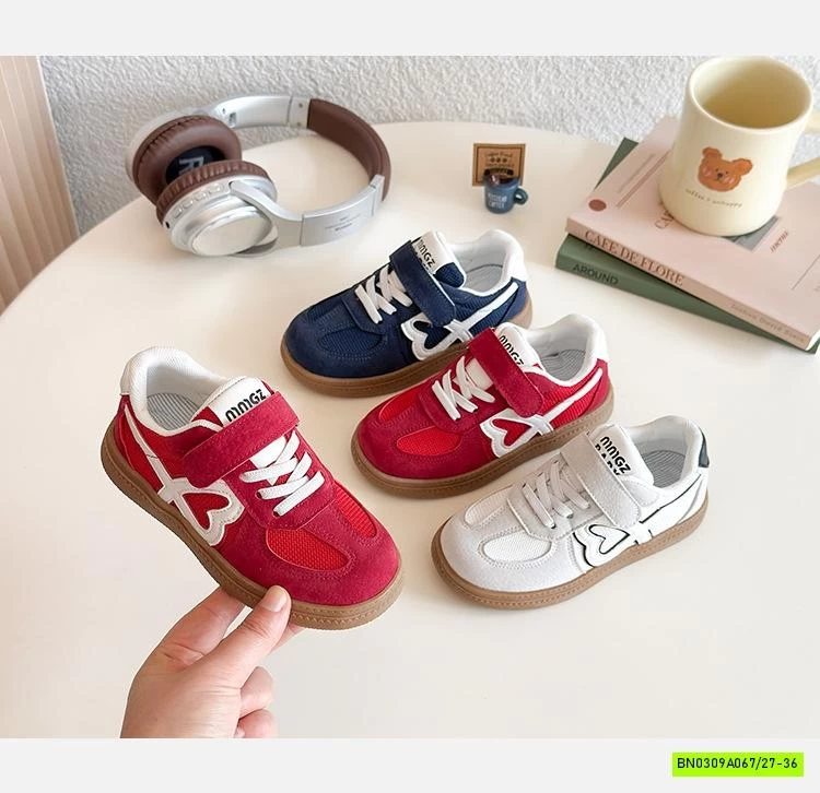 GIÀY THỂ THAO PHỐI LƯỚI VIỀN TRÁI TIM