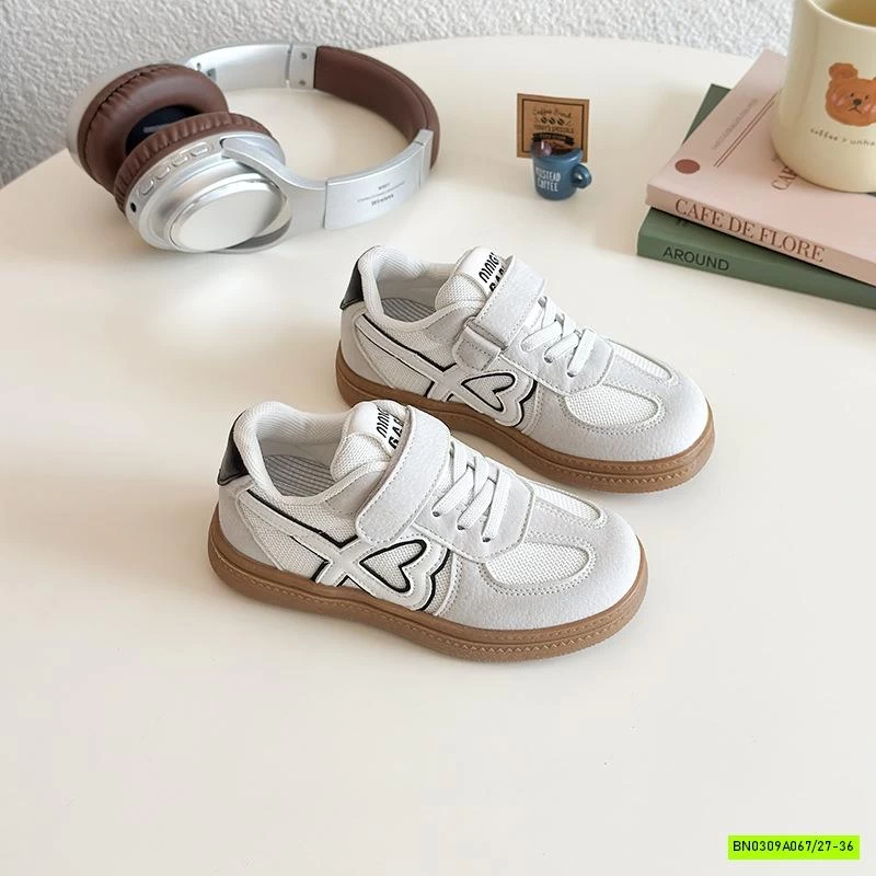 GIÀY THỂ THAO PHỐI LƯỚI VIỀN TRÁI TIM