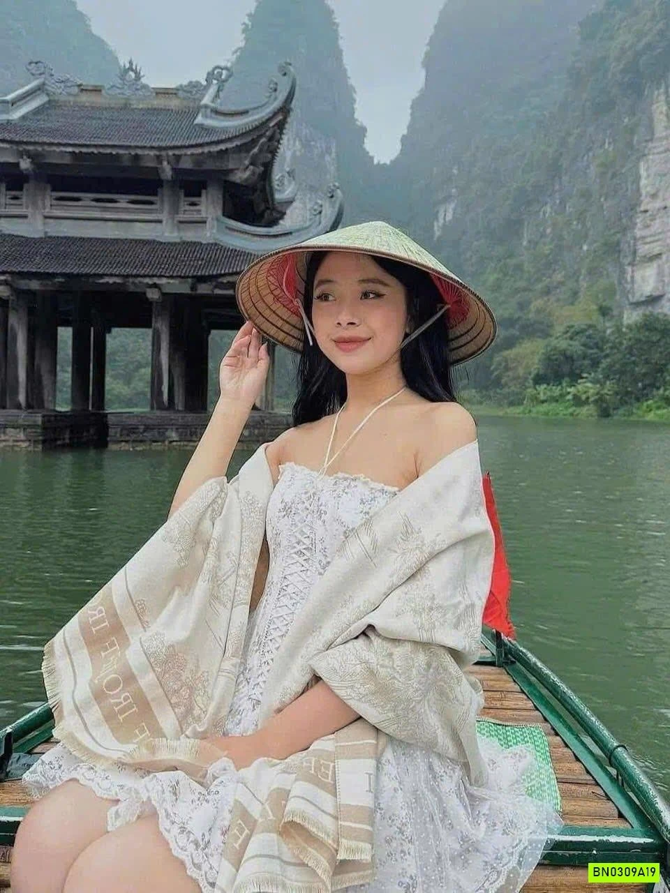 KHĂN CHOÀNG HỌA TIẾT LÔNG CỪU CASHME