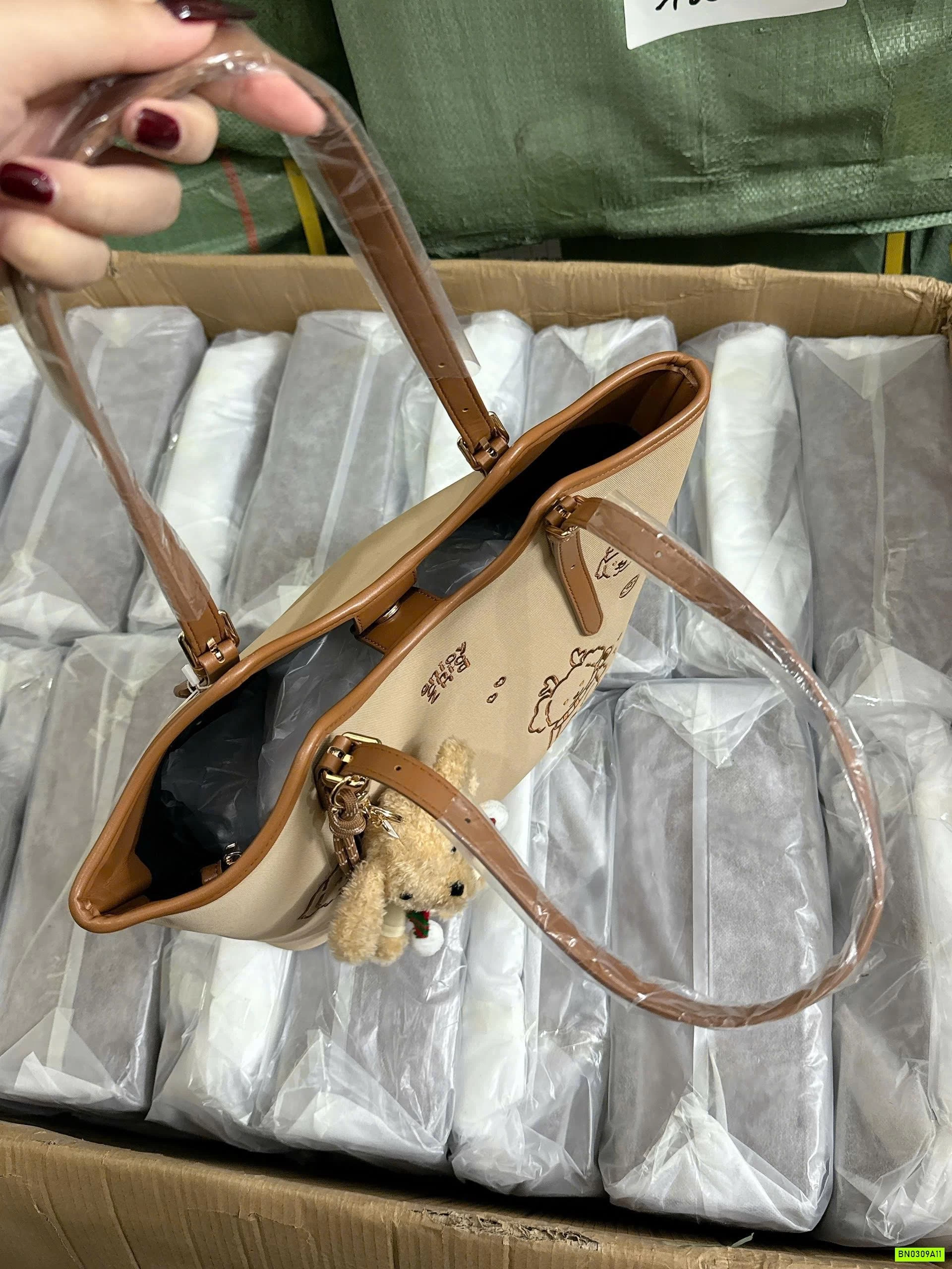 TÚI TOTE NHUNG CHIO2ND