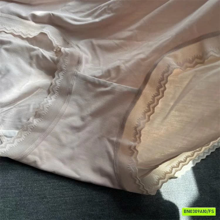 SÉT 4 QUẦN CHIP BĂNG LỤA LULULEMON CC