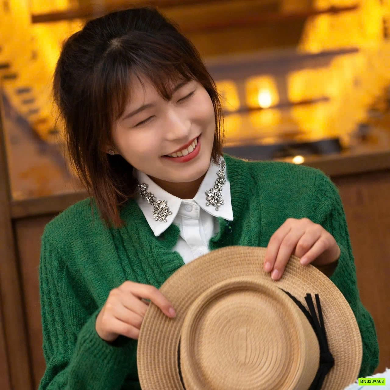 CỔ ÁO SƠ MI ĐÍNH ĐÁ