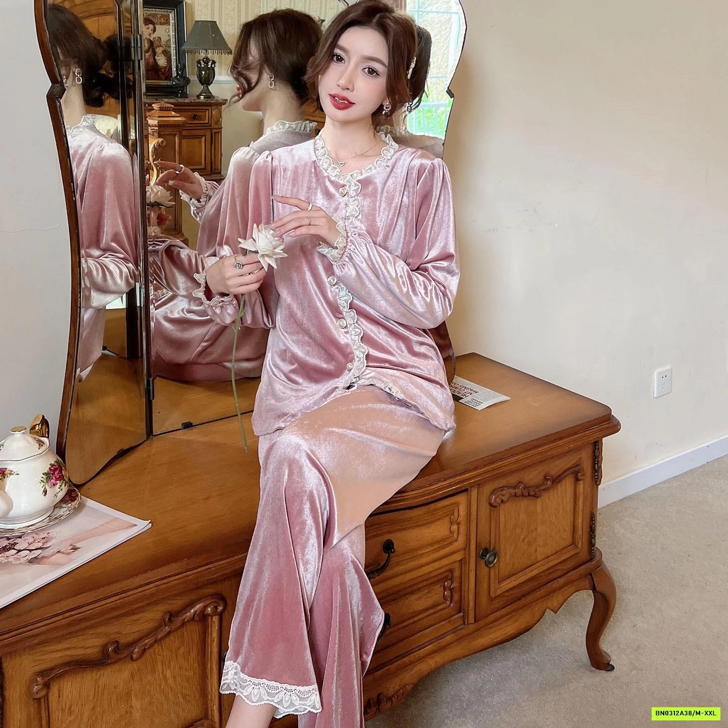 BỘ NGỦ NHUNG VIỀN REN CAO CẤP