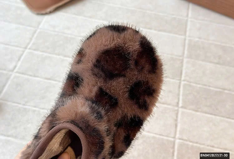 GIẦY LÔNG QUAI DÁN DA BEO