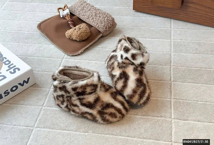 GIẦY LÔNG QUAI DÁN DA BEO